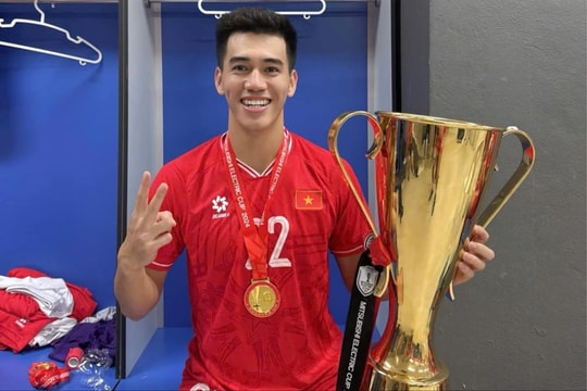 Tiền đạo Tiến Linh trích tiền thưởng vô địch ASEAN Cup làm từ thiện