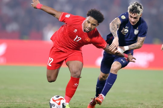 Việt Nam thu hẹp khoảng cách với Thái Lan trên bảng xếp hạng FIFA