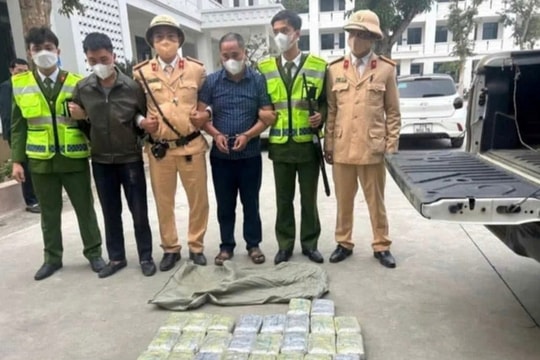 Chủ tịch xã bị bắt cùng ô tô có 34 bánh heroin