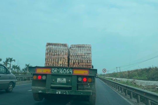 Công an huyện Kim Thành tìm thông tin liên quan vụ tai nạn giao thông làm 1 nam thanh niên tử vong trên quốc lộ 5