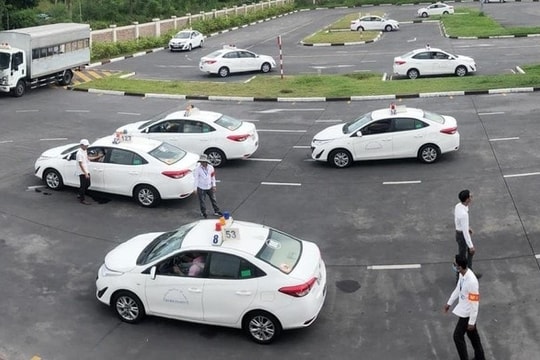Cục Đường bộ dự kiến kiến nghị chuyển nhiệm vụ sát hạch, cấp bằng lái xe sang Bộ Công an
