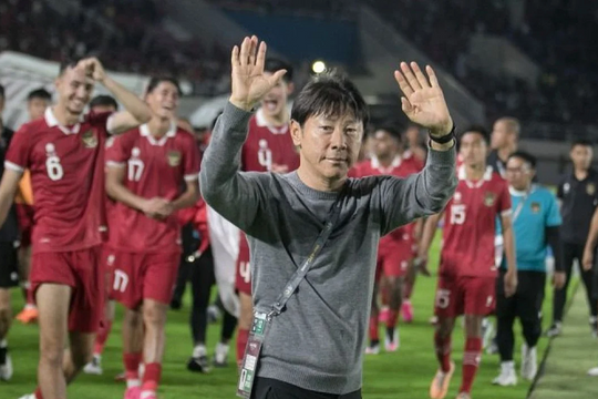 Huấn luyện viên Shin Tae-yong bị sa thải vì khó giao tiếp với cầu thủ Indonesia
