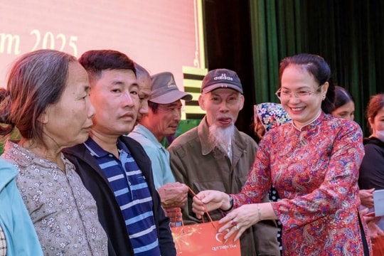 Quỹ Thiện Tâm (Tập đoàn VinGroup) tặng quà Tết cho 700 hộ hoàn cảnh khó khăn ở Gia Lộc