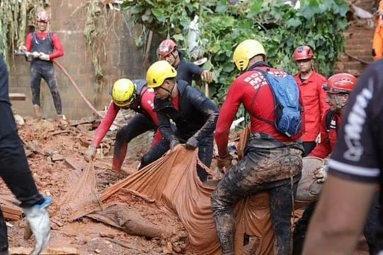 Lở đất do mưa lớn ở miền Đông Nam Brazil khiến nhiều người thiệt mạng