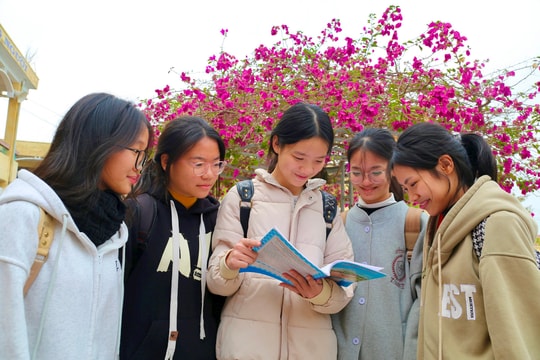 Học sinh Hải Dương vui mừng khi biết môn thi thứ 3 vào lớp 10