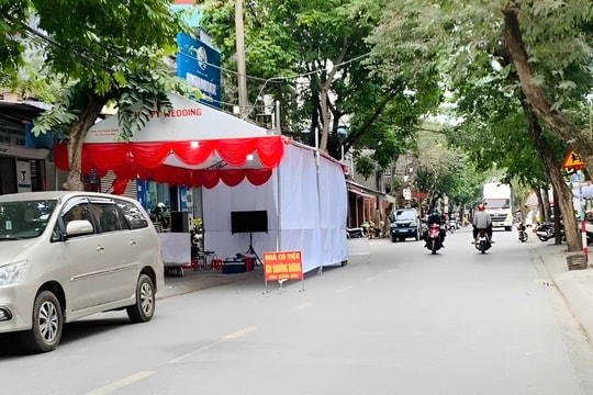 Bắc rạp ở lòng đường, vỉa hè phải có hồ sơ đề nghị và được cấp phép