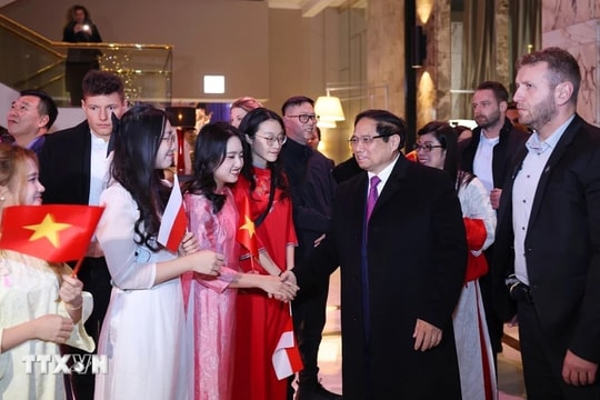 Thủ tướng Phạm Minh Chính tới Thủ đô Warsaw, bắt đầu thăm Ba Lan