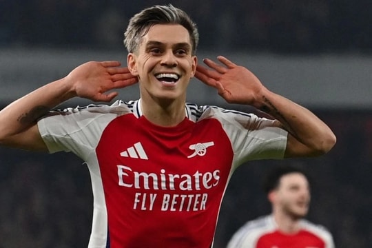 Arsenal ngược dòng trở lại top 2