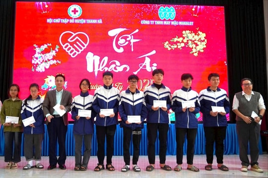 Chủ tiệm vàng từng bị cướp ở Thanh Hà tặng 60 suất quà Tết cho người nghèo