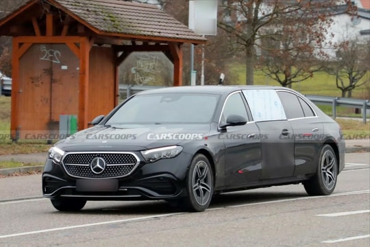 Ngắm Mercedes-Benz E Class cực độc có 6 cửa, dài gần 6 mét