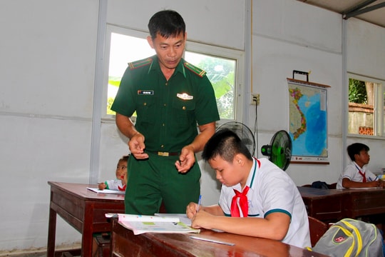 Xuân về trên vùng biển đảo Tây Nam - Bài 3: Gieo chữ nơi đảo xa