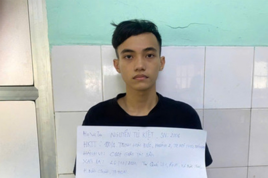 Hàng chục cảnh sát giao thông vây bắt kẻ cướp trên cao tốc ở TP Hồ Chí Minh