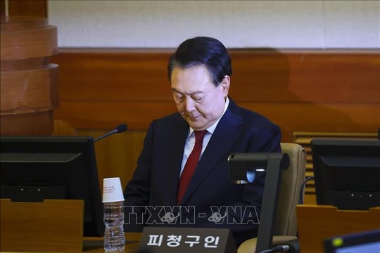 Tổng thống Hàn Quốc Yoon Suk Yeol xuất hiện tại phiên tòa luận tội đầu tiên