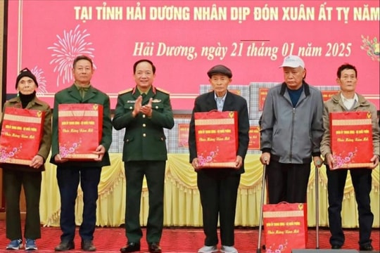 Thượng tướng Trịnh Văn Quyết làm việc, tặng quà Tết lực lượng vũ trang, người có công ở Hải Dương