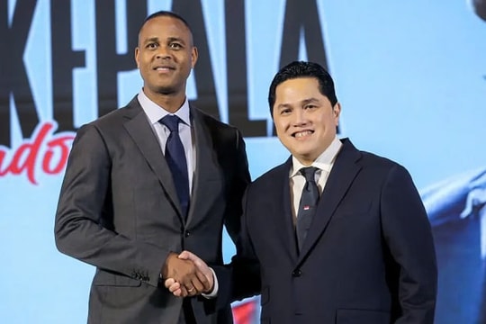 Cổ động viên Indonesia đòi sa thải huấn luyện viên Kluivert