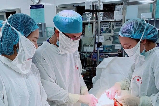 Xin mổ trước Tết vì sợ... con tuổi Tỵ