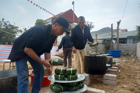 Hội Nông dân cơ sở đầu tiên ở Kinh Môn thi gói bánh chưng