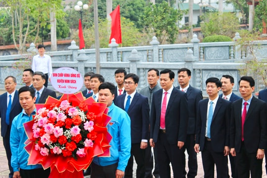 Nhiều địa phương dâng hoa kỷ niệm 95 năm ngày thành lập Đảng
