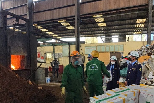 Kịp thời ngăn chặn hơn 1,4 tấn táo đỏ khô nhập lậu đã biến chất ở TP Hải Dương