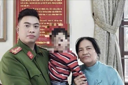 Bé 3 tuổi 'trốn học' đi chơi, công an xã tìm nửa ngày mới thấy