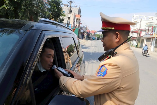 Lỗi vi phạm nồng độ cồn, vượt đèn đỏ giảm mạnh sau 3 tháng thực hiện Nghị định 168