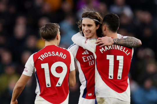 Arsenal thắng chủ nhà Wolves