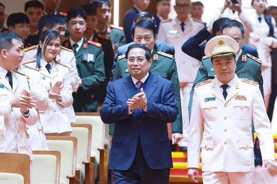 Thủ tướng Phạm Minh Chính chúc Tết lực lượng công an nhân dân