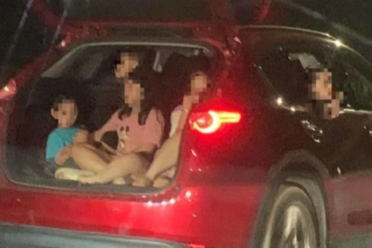 Ô tô 5 chỗ nhưng chở 7 người bị phạt như thế nào?