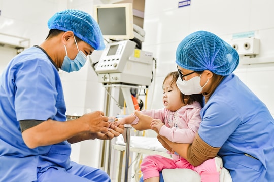 Trời rét đột ngột, nhiều người già, trẻ nhỏ phải nhập viện