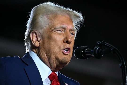 Ông Trump trừng phạt Colombia vì từ chối chuyến bay trục xuất