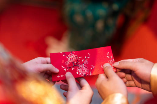 Lì xì có nghĩa là gì, vì sao mừng tuổi lại gọi là lì xì?