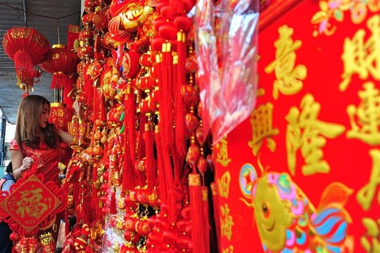 Triệu phú Thái Lan lì xì hơn 5.000 người 2 triệu baht dịp Tết