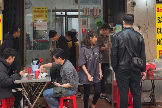 Những quán ăn giải ngấy mở cửa xuyên Tết ở Hà Nội, có nơi không phụ thu
