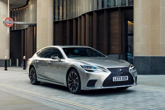 Cả năm chỉ bán được 3 xe, Lexus LS bị khai tử ở Anh