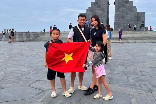 Vợ chồng ở Đồng Nai cho con chơi Tết xuyên Việt, mỗi năm đón giao thừa một nơi