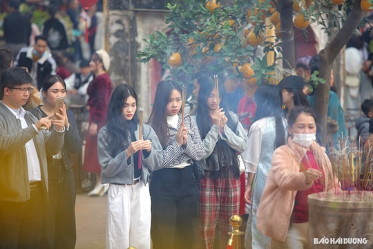 Lễ chùa Côn Sơn đầu năm cầu may