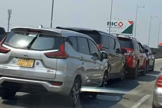 4 ô tô tông liên hoàn, cao tốc TP Hồ Chí Minh - Long Thành ùn tắc 5 km
