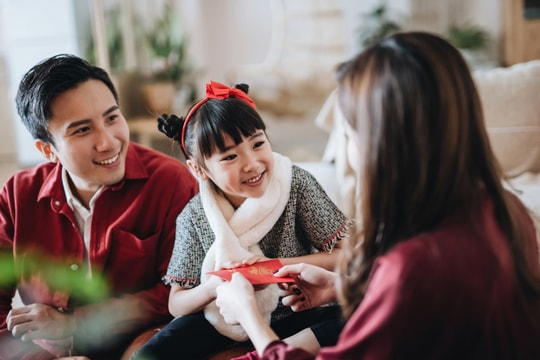 Cùng đưa con đi chơi dịp Tết, tôi muốn 'cưa' lại vợ cũ
