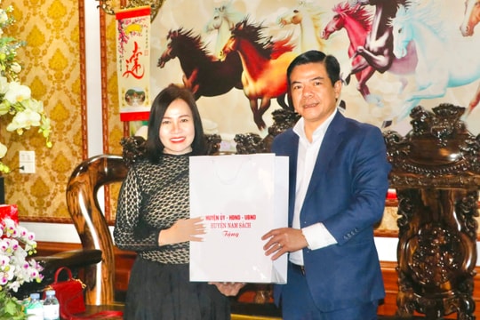 Nam Sách biểu dương chị Nguyễn Thị Trang cứu 3 học sinh đuối nước