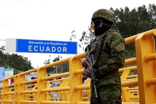 Ecuador đóng cửa biên giới với Colombia và Peru