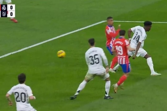 Bê bối lớn ở trận derby thành Madrid