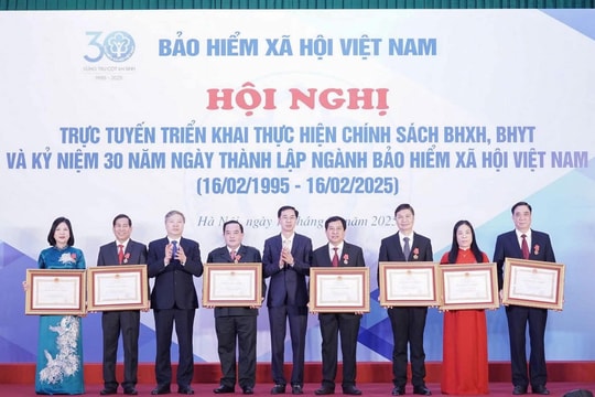 Hai lãnh đạo Bảo hiểm Xã hội tỉnh Hải Dương được nhận Huân chương Lao động hạng ba