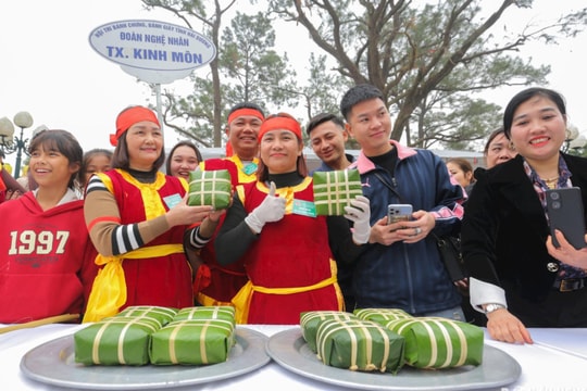 Hơn 100 nghệ nhân tranh tài gói bánh chưng tại Lễ hội mùa xuân Côn Sơn - Kiếp Bạc