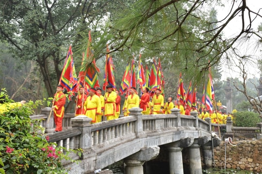 Dâng bánh chưng, bánh giầy tại Lễ hội mùa xuân Côn Sơn - Kiếp Bạc