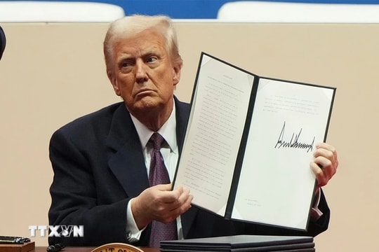 Các tổng thanh tra liên bang Mỹ khởi kiện Tổng thống Trump
