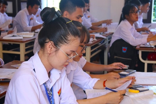 'Học sinh toàn đạt danh hiệu khá, giỏi sao phải lo chuyện đi học thêm?'