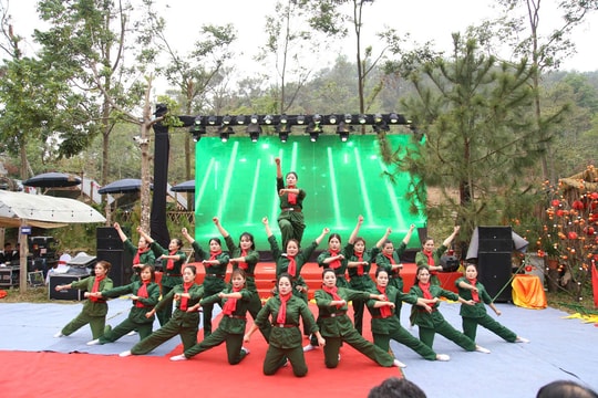 'Tiếng hát người lao động' rộn ràng tại Lễ hội mùa xuân Côn Sơn - Kiếp Bạc