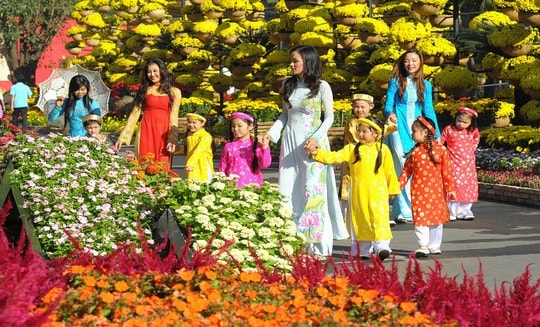 Bốn phía mùa xuân