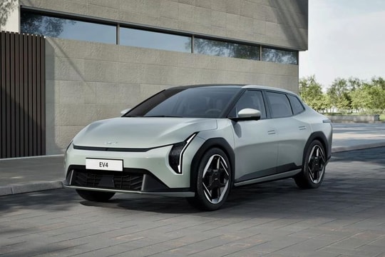 Kia trình làng EV4 với 2 biến thể