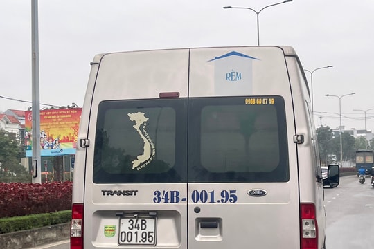 Dán bản đồ Việt Nam thiếu quần đảo Hoàng Sa, Trường Sa lên ô tô